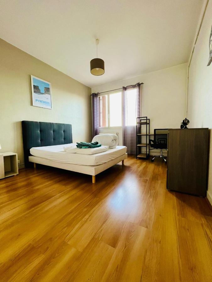 Le Voltaire -2 Chambres- 70M2- Hypercentre-Parking-Wifi Fibre- Nouvelle Literie Tarbes Exterior foto